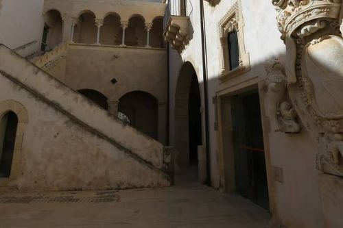 palazzo bellomo syrakuzy atrakcje