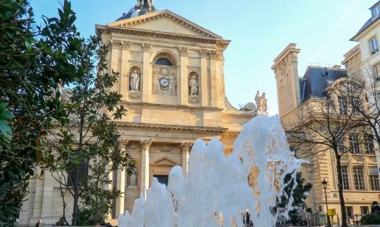 zwiedzanie paryza za darmo