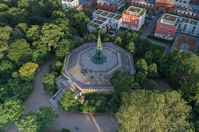 free walking tour berlin guruwalk
