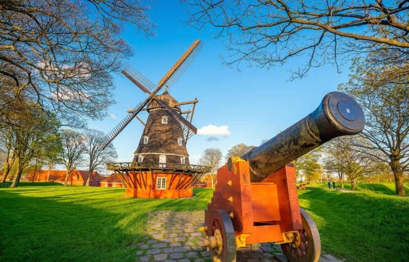 free copenhagen walking tour